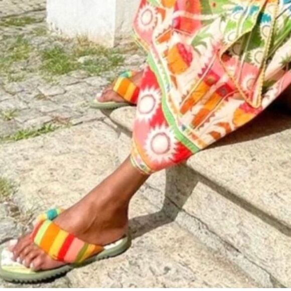 Farm Rio Puffy Rainbow Pineapple Sandals Flip Flops Size 8 NWT - Picture 1 of 7